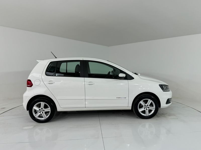 Volkswagen Fox Comfortline 1.0 12v 2016/2017 COVEL VEICULOS ENCANTADO / Carros no Vale