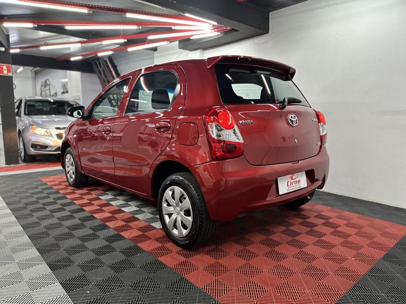 Toyota ETIOS X 1.3 16V Mec. 2014/2014 CIRNE AUTOMÓVEIS SANTA MARIA / Carros no Vale