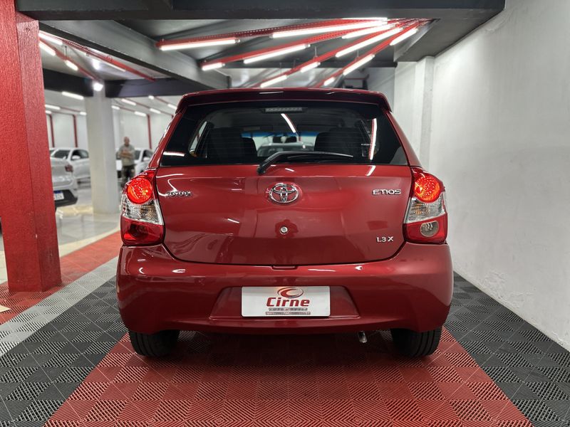 Toyota ETIOS X 1.3 16V Mec. 2014/2014 CIRNE AUTOMÓVEIS SANTA MARIA / Carros no Vale