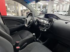 Toyota ETIOS X 1.3 16V Mec. 2014/2014 CIRNE AUTOMÓVEIS SANTA MARIA / Carros no Vale