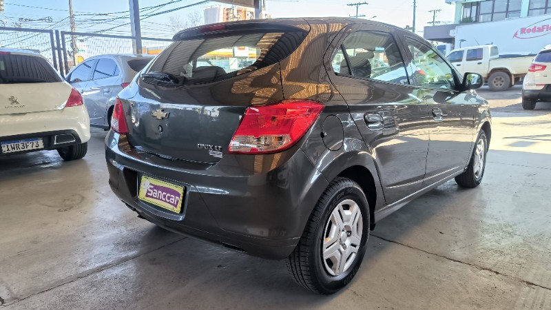 CHEVROLET ONIX 1.0 LT 2014/2015 SANCCAR VEÍCULOS SANTA CRUZ DO SUL / Carros no Vale