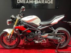 TRIUMPH STREET TRIPLE 675 2017/2017 EXCLUSIVO VEÍCULOS SANTA CRUZ DO SUL / Carros no Vale