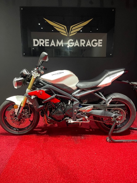 TRIUMPH STREET TRIPLE 675 2017/2017 EXCLUSIVO VEÍCULOS SANTA CRUZ DO SUL / Carros no Vale