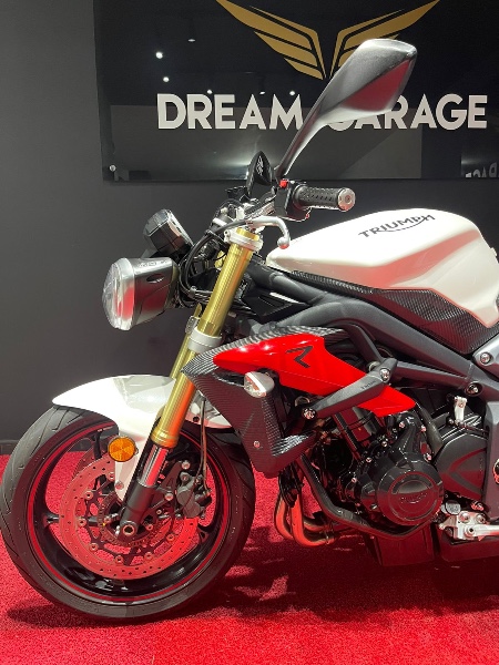 TRIUMPH STREET TRIPLE 675 2017/2017 EXCLUSIVO VEÍCULOS SANTA CRUZ DO SUL / Carros no Vale