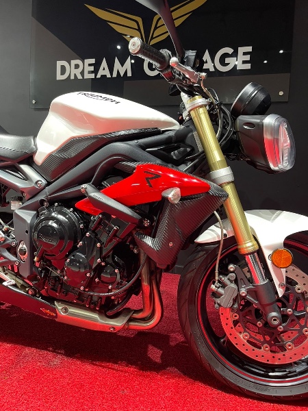 TRIUMPH STREET TRIPLE 675 2017/2017 EXCLUSIVO VEÍCULOS SANTA CRUZ DO SUL / Carros no Vale