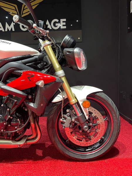 TRIUMPH STREET TRIPLE 675 2017/2017 EXCLUSIVO VEÍCULOS SANTA CRUZ DO SUL / Carros no Vale