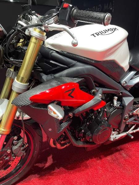 TRIUMPH STREET TRIPLE 675 2017/2017 EXCLUSIVO VEÍCULOS SANTA CRUZ DO SUL / Carros no Vale