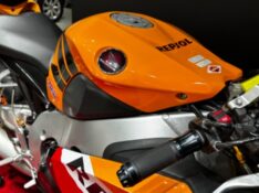 HONDA MOTOS CBR 1000 RR REPSOL 2011/2011 EXCLUSIVO VEÍCULOS SANTA CRUZ DO SUL / Carros no Vale