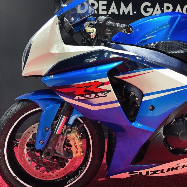 SUZUKI MOTOS GSX R 1000 SRAD 2015/2015 EXCLUSIVO VEÍCULOS SANTA CRUZ DO SUL / Carros no Vale