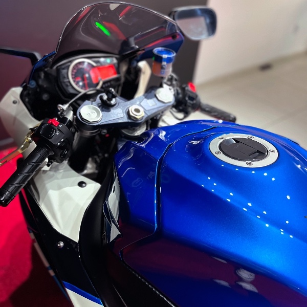 SUZUKI MOTOS GSX R 1000 SRAD 2015/2015 EXCLUSIVO VEÍCULOS SANTA CRUZ DO SUL / Carros no Vale