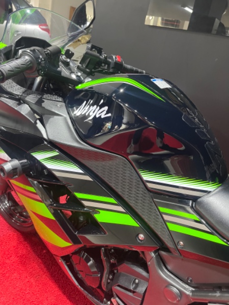 KAWASAKI NINJA 300 2018/2018 EXCLUSIVO VEÍCULOS SANTA CRUZ DO SUL / Carros no Vale