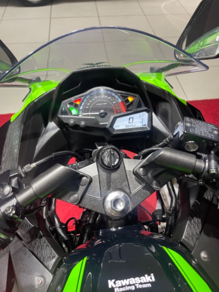 KAWASAKI NINJA 300 2018/2018 EXCLUSIVO VEÍCULOS SANTA CRUZ DO SUL / Carros no Vale