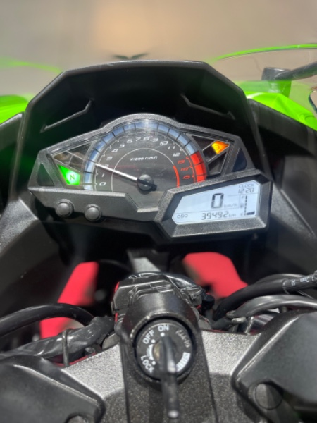 KAWASAKI NINJA 300 2018/2018 EXCLUSIVO VEÍCULOS SANTA CRUZ DO SUL / Carros no Vale