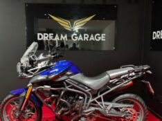 TRIUMPH TIGER 800 2015/2015 EXCLUSIVO VEÍCULOS SANTA CRUZ DO SUL / Carros no Vale