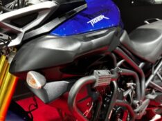 TRIUMPH TIGER 800 2015/2015 EXCLUSIVO VEÍCULOS SANTA CRUZ DO SUL / Carros no Vale