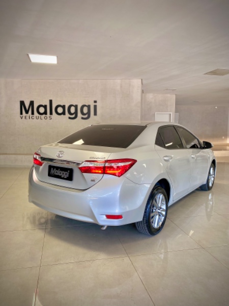 TOYOTA COROLLA 2.0 XEI 16V FLEX 4P AUTOMÁTICO 2014/2015 MALAGGI VEÍCULOS ENCANTADO / Carros no Vale