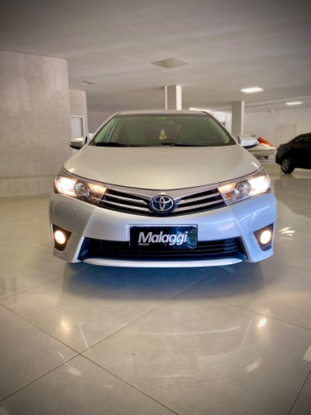 TOYOTA COROLLA 2.0 XEI 16V FLEX 4P AUTOMÁTICO 2014/2015 MALAGGI VEÍCULOS ENCANTADO / Carros no Vale