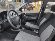 FORD FIESTA SE 1.0 2014/2014 ALTERNATIVA VEÍCULOS LAJEADO / Carros no Vale