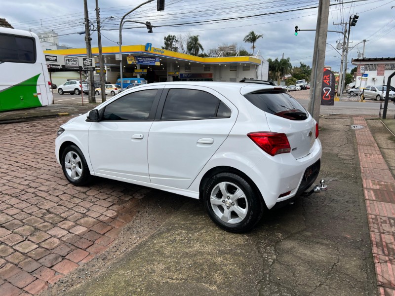 CHEVROLET ONIX 1.4 MT LT 2019/2019 AR MULTIMARCAS VENÂNCIO AIRES / Carros no Vale