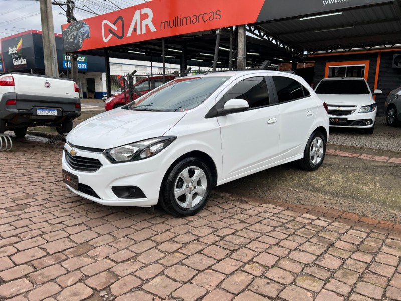 CHEVROLET ONIX 1.4 MT LT 2019/2019 AR MULTIMARCAS VENÂNCIO AIRES / Carros no Vale