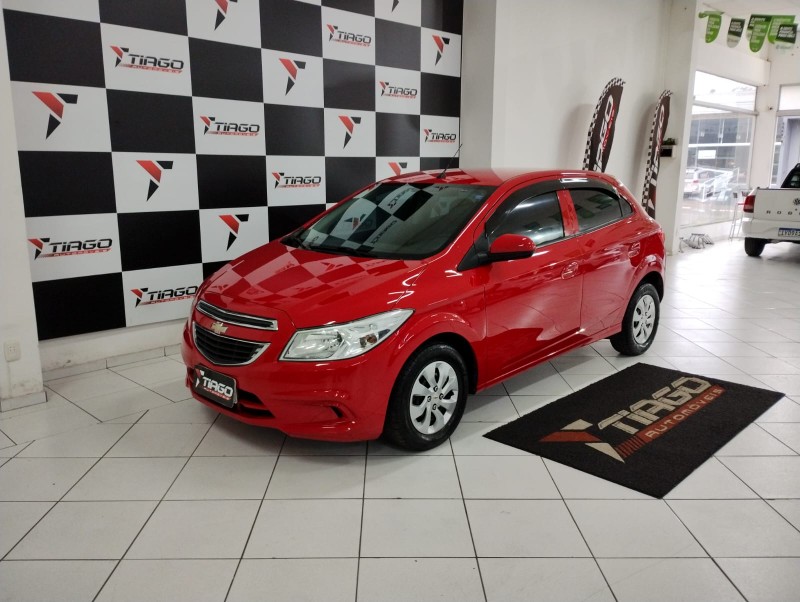 CHEVROLET ONIX HATCH LT 1.0 8V FLEXPOWER 5P MEC. 2015/2015 TIAGO AUTOMÓVEIS VENÂNCIO AIRES / Carros no Vale