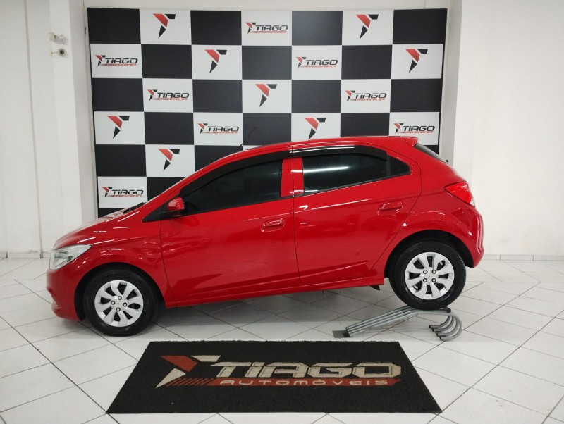 CHEVROLET ONIX HATCH LT 1.0 8V FLEXPOWER 5P MEC. 2015/2015 TIAGO AUTOMÓVEIS VENÂNCIO AIRES / Carros no Vale