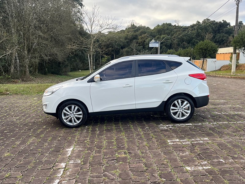 HYUNDAI IX35 2.0 MPFI GLS 16V FLEX 4P AUTOMÁTICO 2015/2016 BOSCO AUTOMÓVEIS GUAPORÉ / Carros no Vale