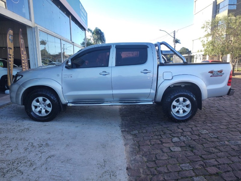 TOYOTA HILUX 3.0 SRV 4X4 CD 16V TURBO /2011 CHIMA VEÍCULOS VENÂNCIO AIRES / Carros no Vale