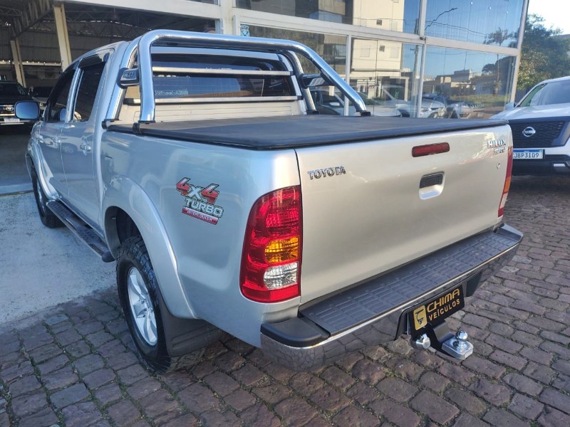 TOYOTA HILUX 3.0 SRV 4X4 CD 16V TURBO /2011 CHIMA VEÍCULOS VENÂNCIO AIRES / Carros no Vale