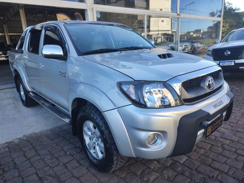 TOYOTA HILUX 3.0 SRV 4X4 CD 16V TURBO /2011 CHIMA VEÍCULOS VENÂNCIO AIRES / Carros no Vale