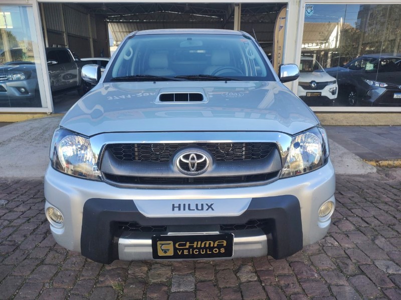 TOYOTA HILUX 3.0 SRV 4X4 CD 16V TURBO /2011 CHIMA VEÍCULOS VENÂNCIO AIRES / Carros no Vale