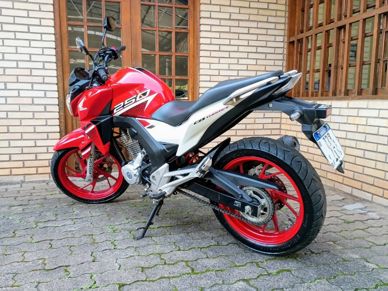 HONDA MOTOS CB 250F TWISTER 2021/2022 RICARDO VEÍCULOS TEUTÔNIA / Carros no Vale