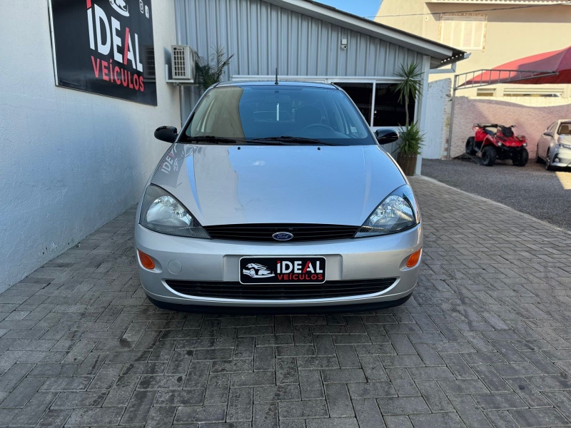 FORD FOCUS 1.8 /2003 IDEAL VEÍCULOS LAJEADO / Carros no Vale