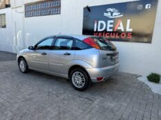 FORD FOCUS 1.8 /2003 IDEAL VEÍCULOS LAJEADO / Carros no Vale