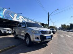 TOYOTA HILUX CD SRV D4-D 4X4 3.0 TDI DIESEL AUT 2013/2014 LS MULTIMARCAS VENÂNCIO AIRES / Carros no Vale