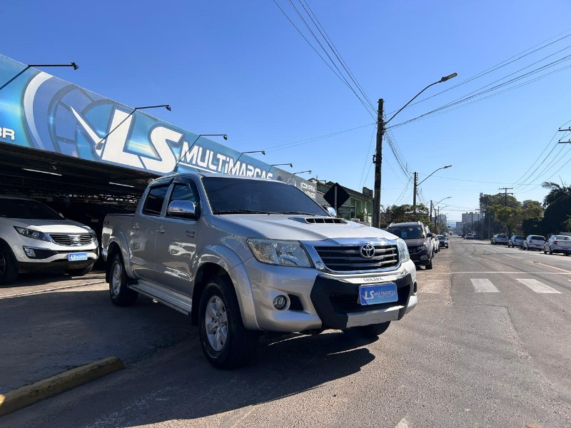 TOYOTA HILUX CD SRV D4-D 4X4 3.0 TDI DIESEL AUT 2013/2014 LS MULTIMARCAS VENÂNCIO AIRES / Carros no Vale