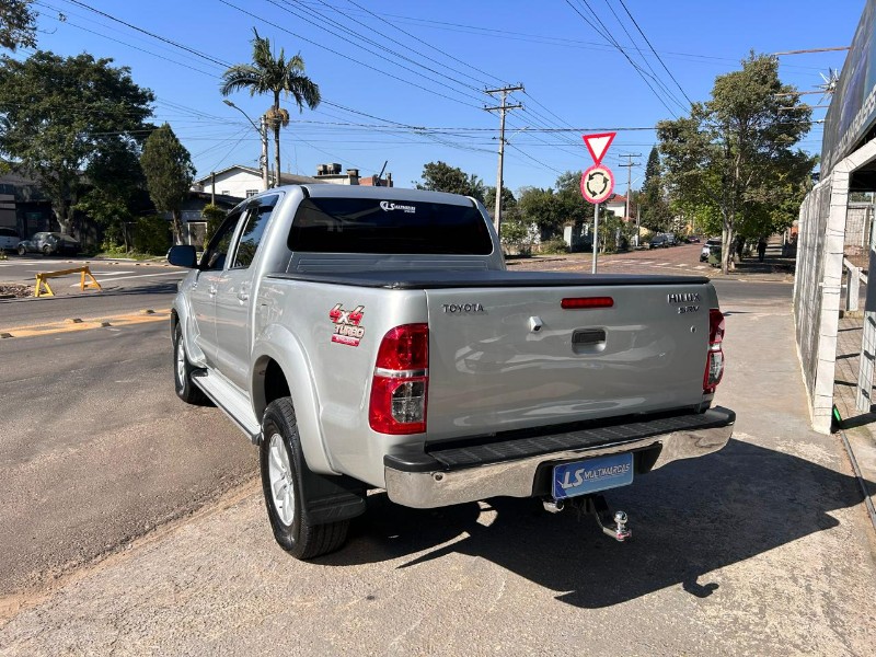 TOYOTA HILUX CD SRV D4-D 4X4 3.0 TDI DIESEL AUT 2013/2014 LS MULTIMARCAS VENÂNCIO AIRES / Carros no Vale