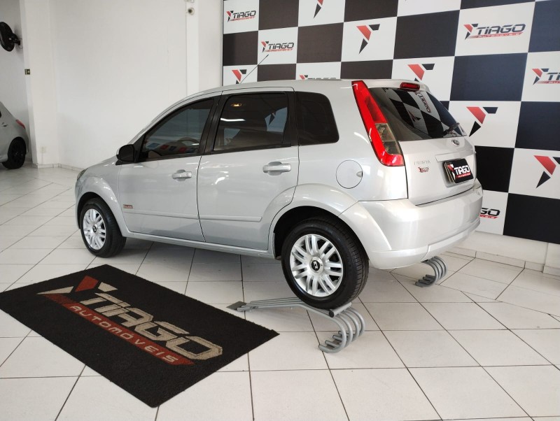 FORD FIESTA 1.6 8V FLEX 2013/2013 TIAGO AUTOMÓVEIS VENÂNCIO AIRES / Carros no Vale