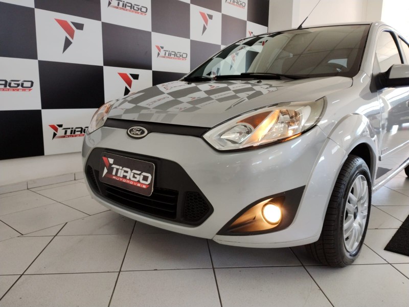 FORD FIESTA 1.6 8V FLEX 2013/2013 TIAGO AUTOMÓVEIS VENÂNCIO AIRES / Carros no Vale