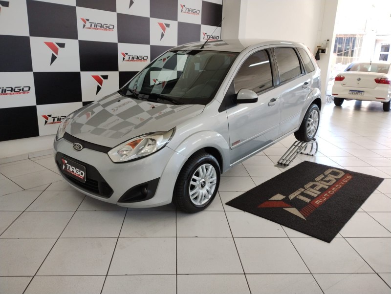 FORD FIESTA 1.6 8V FLEX 2013/2013 TIAGO AUTOMÓVEIS VENÂNCIO AIRES / Carros no Vale