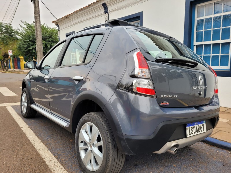 RENAULT SANDERO 1.6 16V SCE STEPWAY 2011/2012 ADRIANO VEÍCULOS CRUZEIRO DO SUL / Carros no Vale