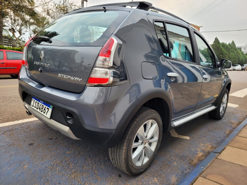 RENAULT SANDERO 1.6 16V SCE STEPWAY 2011/2012 ADRIANO VEÍCULOS CRUZEIRO DO SUL / Carros no Vale