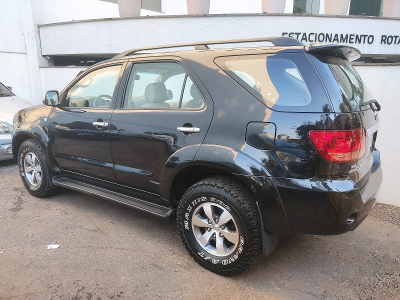 TOYOTA SW4 SRV 2006/2007 ALTERNATIVA VEÍCULOS LAJEADO / Carros no Vale