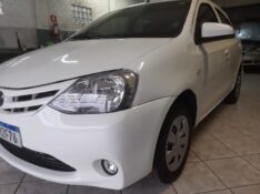 TOYOTA ETIOS 1.3 X 2014/2014 RENAUTO VEÍCULOS LAJEADO / Carros no Vale