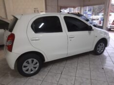 TOYOTA ETIOS 1.3 X 2014/2014 RENAUTO VEÍCULOS LAJEADO / Carros no Vale