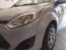 FORD FIESTA SED. 1.6 8V FLEX 4P 2014/2014 RENAUTO VEÍCULOS LAJEADO / Carros no Vale