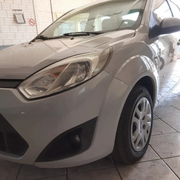 FORD FIESTA SED. 1.6 8V FLEX 4P 2014/2014 RENAUTO VEÍCULOS LAJEADO / Carros no Vale