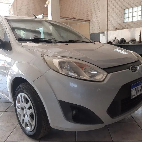 FORD FIESTA SED. 1.6 8V FLEX 4P 2014/2014 RENAUTO VEÍCULOS LAJEADO / Carros no Vale