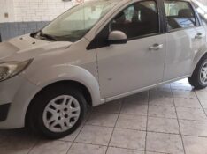 FORD FIESTA SED. 1.6 8V FLEX 4P 2014/2014 RENAUTO VEÍCULOS LAJEADO / Carros no Vale