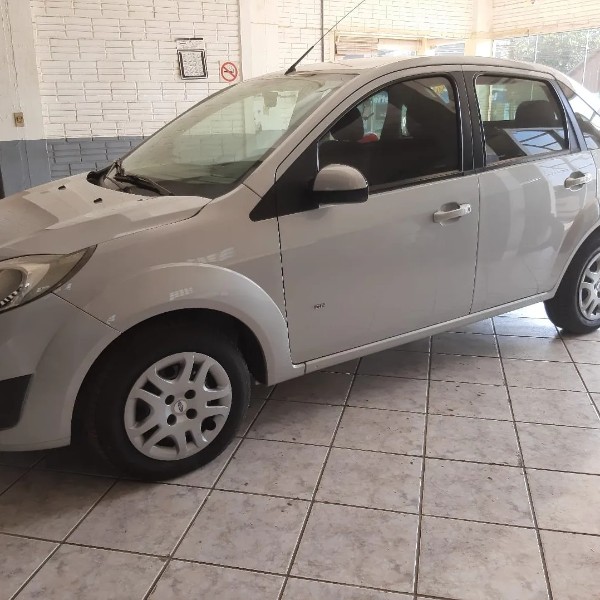 FORD FIESTA SED. 1.6 8V FLEX 4P 2014/2014 RENAUTO VEÍCULOS LAJEADO / Carros no Vale